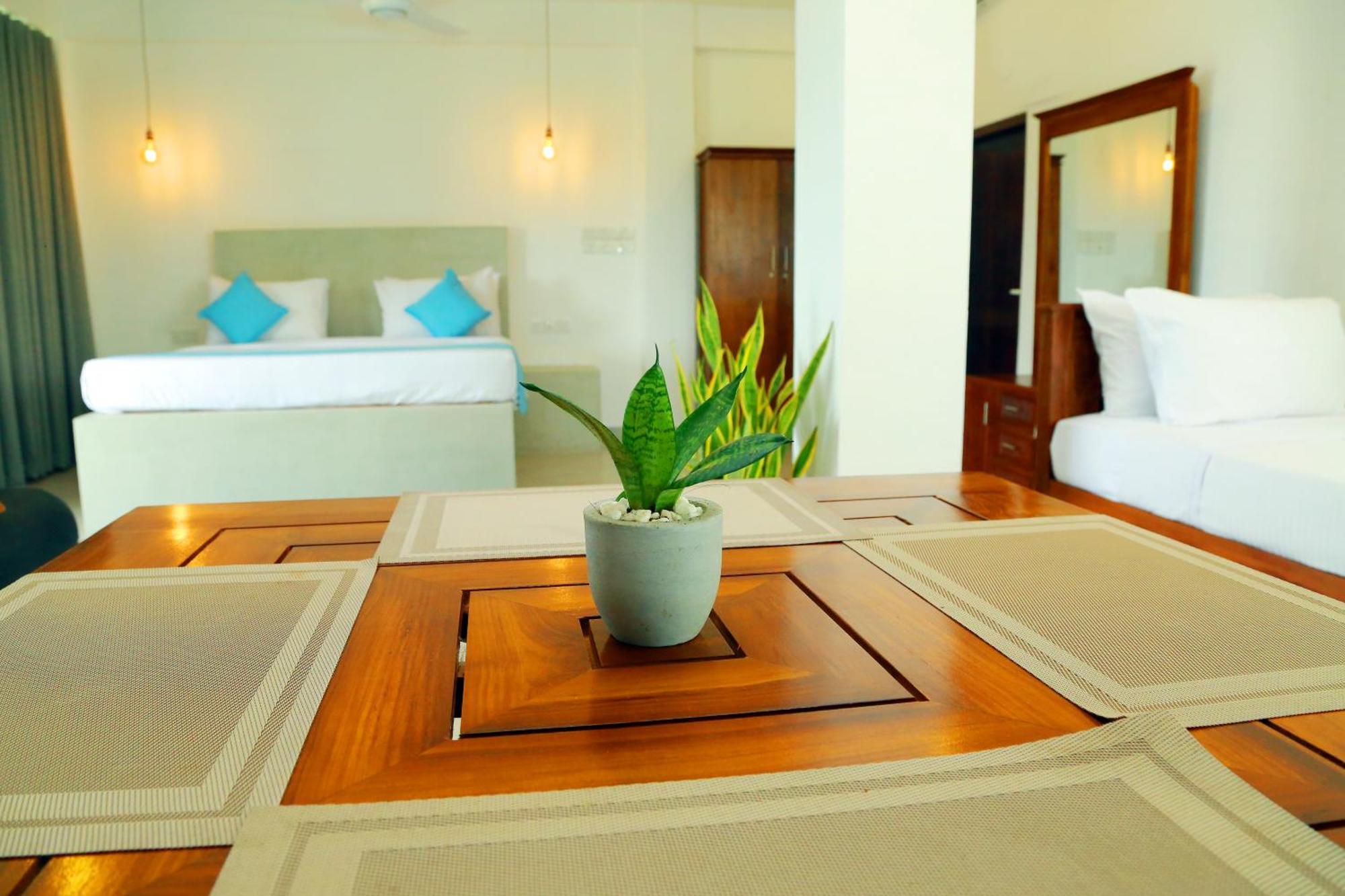 Hotel Cocos Midigama East Esterno foto