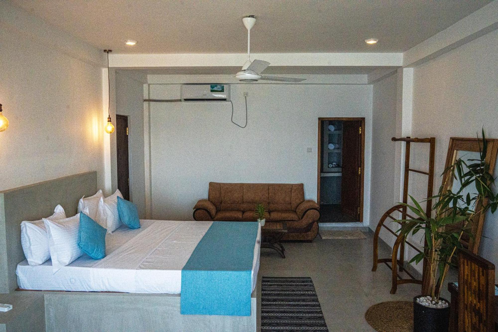 Hotel Cocos Midigama East Esterno foto