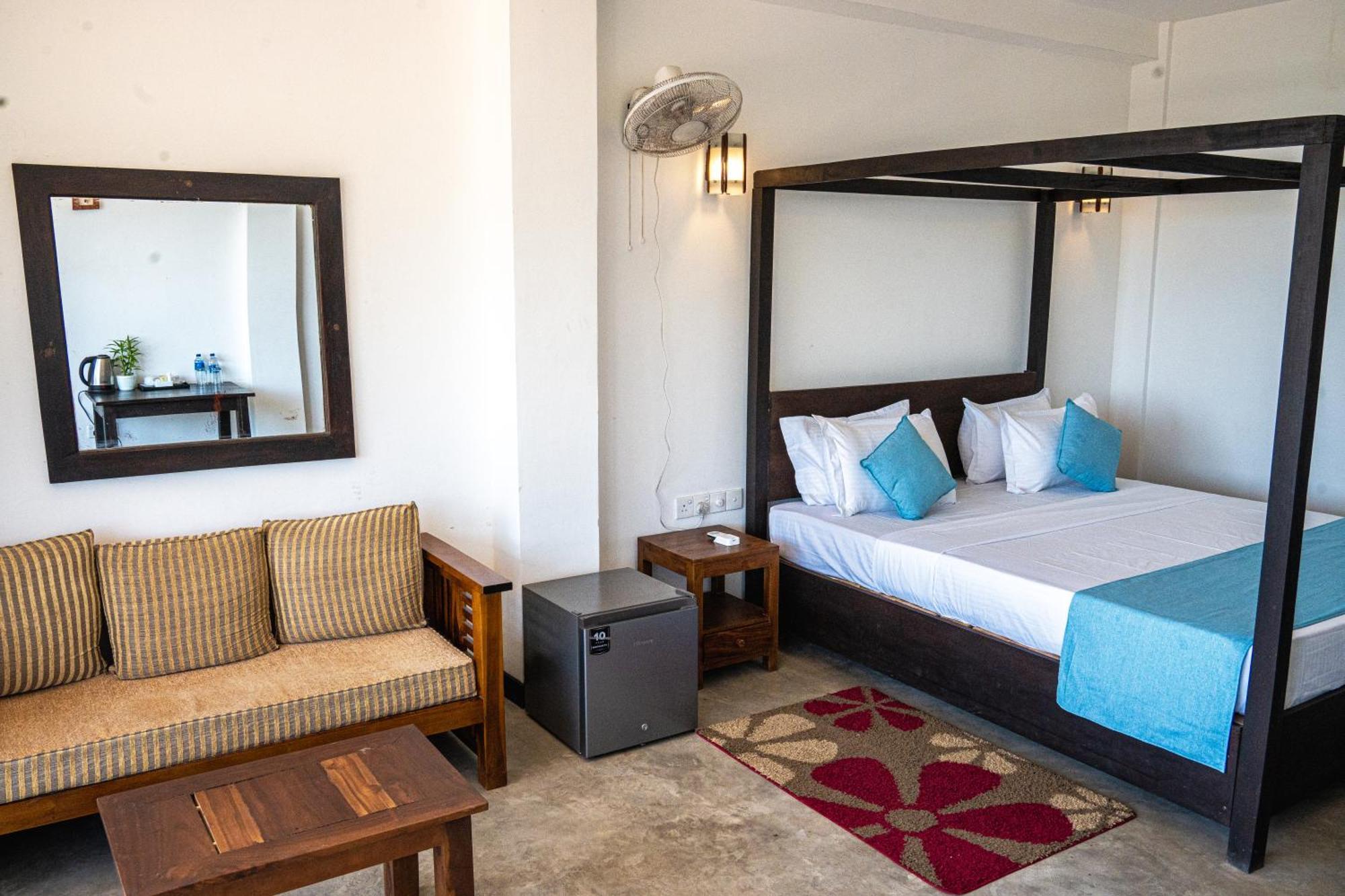 Hotel Cocos Midigama East Esterno foto