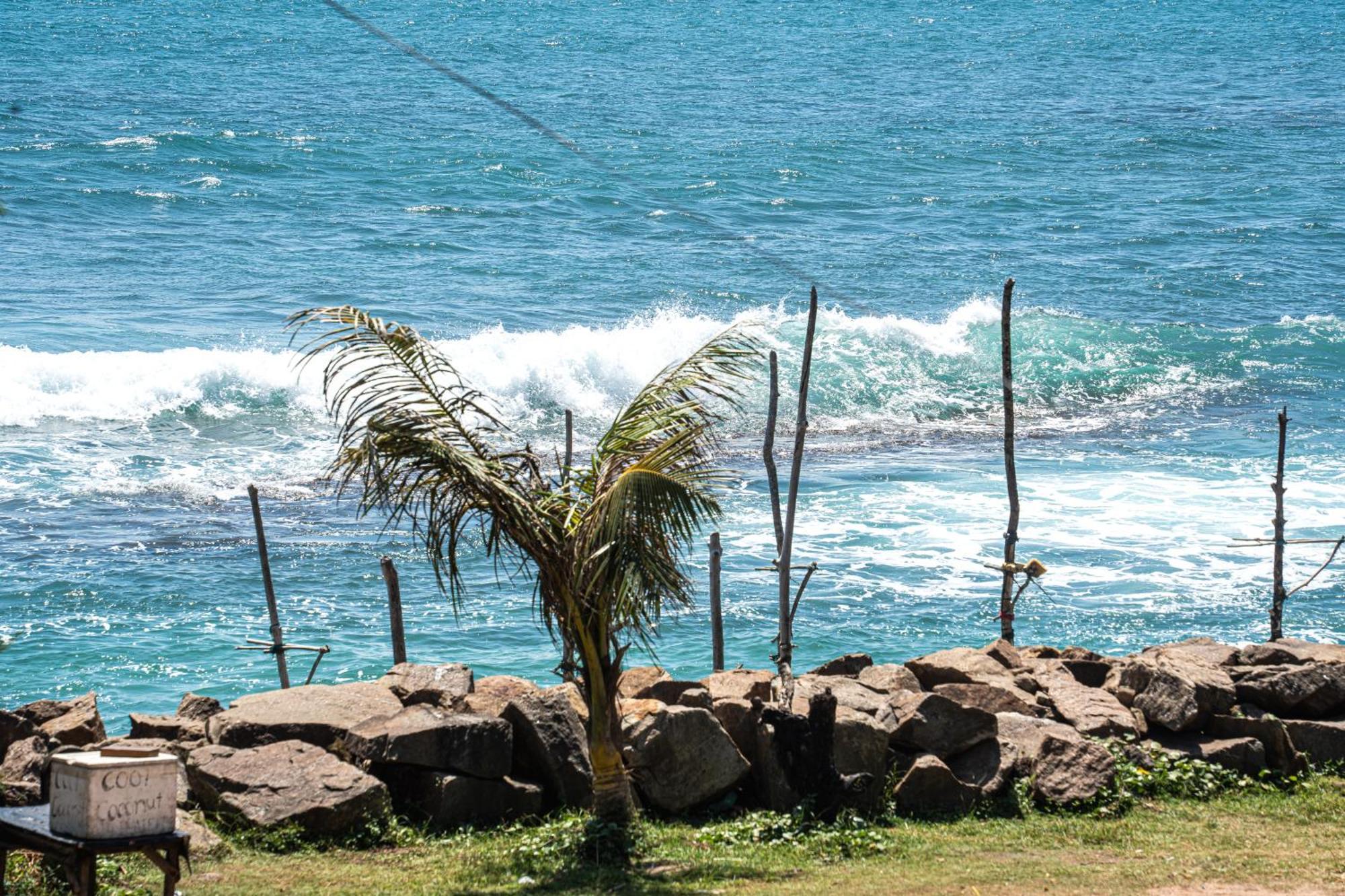 Hotel Cocos Midigama East Esterno foto