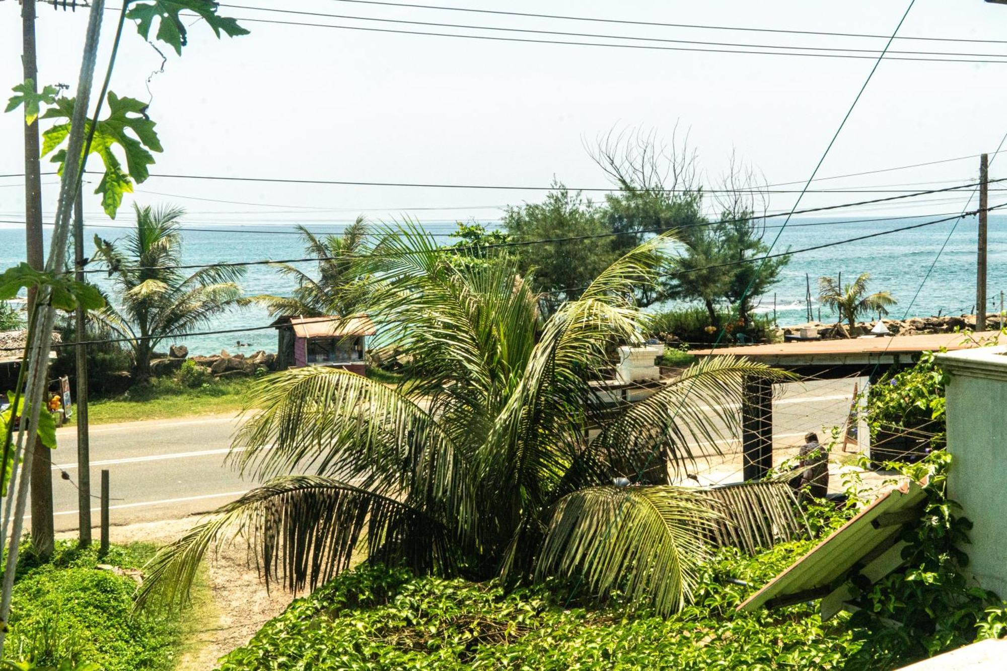 Hotel Cocos Midigama East Esterno foto