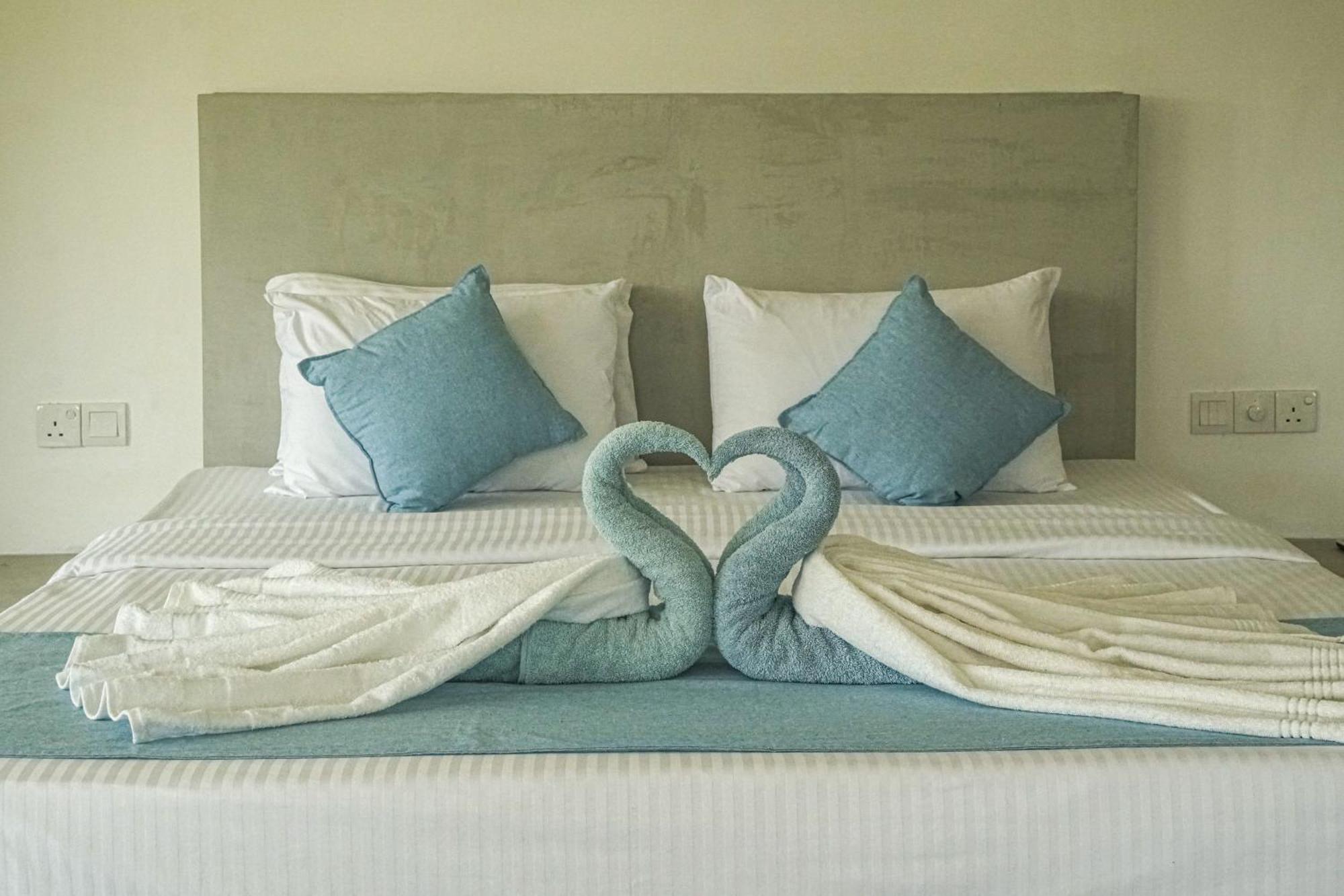 Hotel Cocos Midigama East Esterno foto